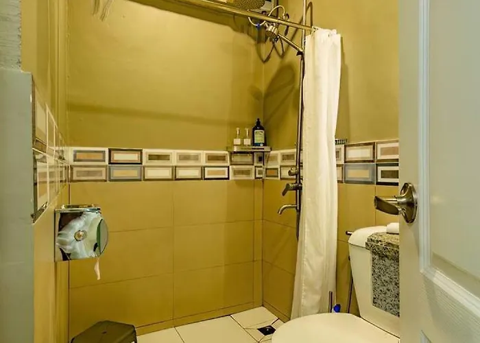 Economy With Private Bath Near Lrt Santolan Pasig Holiday home